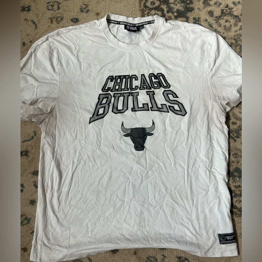 NBA Chicago Bulls White and Black Short Sleeve Tee